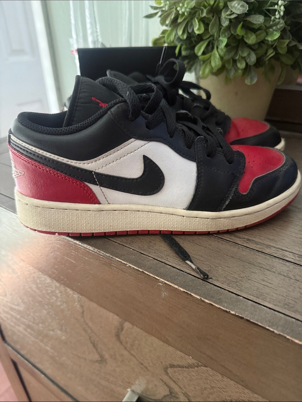 Nike Kids Low Top Sneakers - Black, White, Red